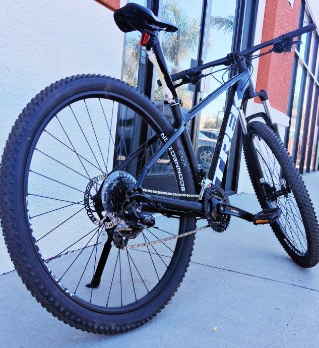 Like New 29 Inch Trek
