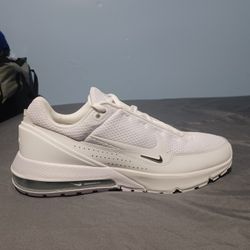 Brand New And Original Men's Nike Air Max's Sneakers Sizes 13