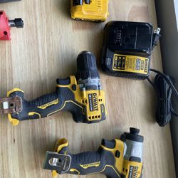 4.7 4.7 out of 5 stars (1,995) DEWALT XTREME 12V MAX* Cordless Drill Combo Kit (DCK221F2)