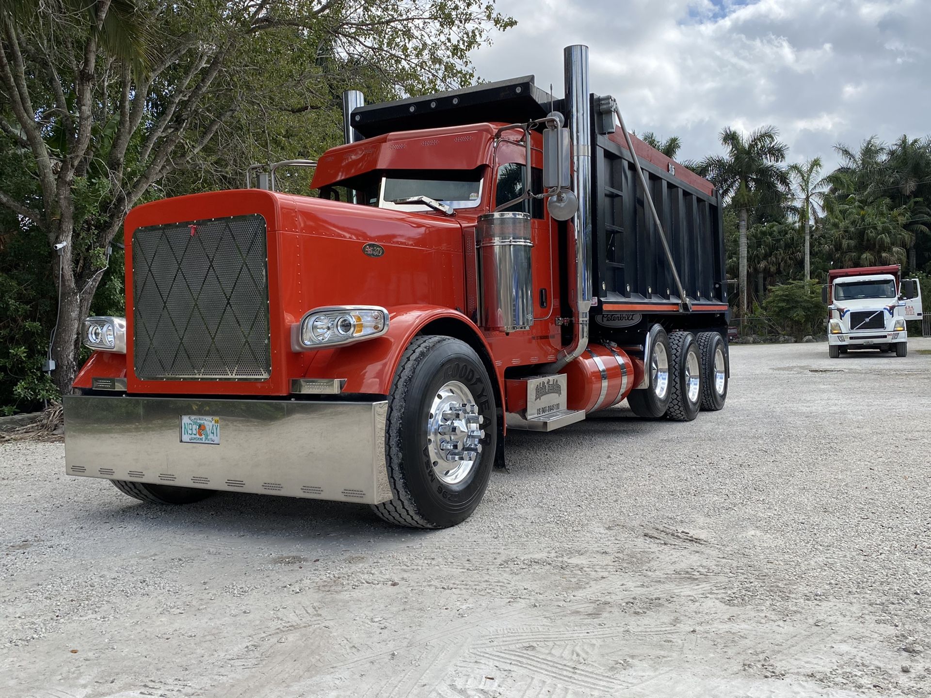 Peterbilt 379 Dump Truck