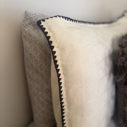 Turn-key Queen Bed Set – Everything You See in the Photos