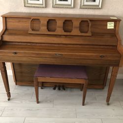 Kimball Upright Piano Model 404 P