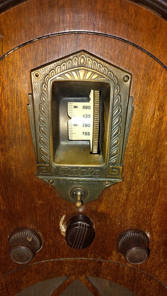 Steinite Vintage AM Radio 8 Tube