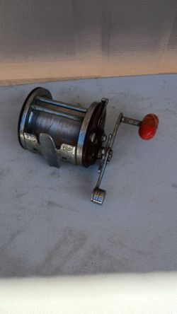 Vintage Baitcasting Fishing Reel