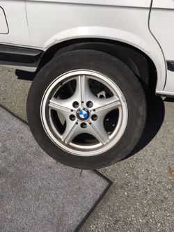 BMW 3 series e36, 16” alloy rim/tire, holds air