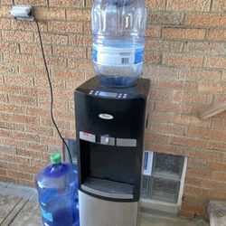 Whirlpool Water Dispenser with 2 water jugs