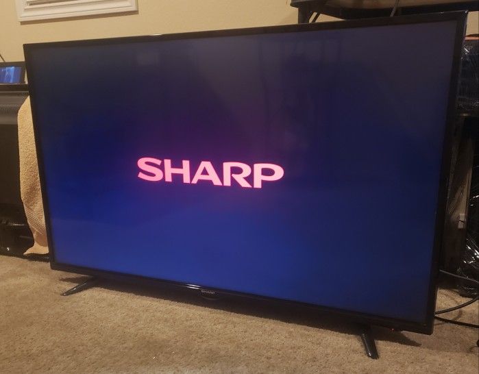 SHARP 43" Class FHD (1080P) Smart LED TV (LC-43P5000U)