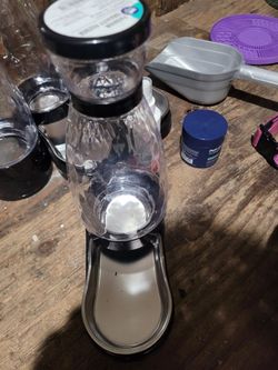 Cat or small dog waterer