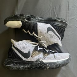 Nike Kyrie 5 Cookies & Cream Size 10.5