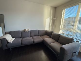Gray L-Shaped Sectional Sofa / Couch