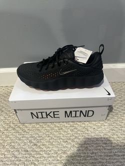 Nike Mind 002 black hyper crimson