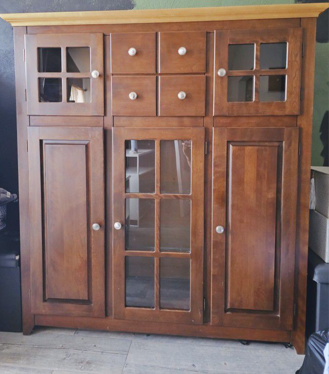Heavy Hutch With Light