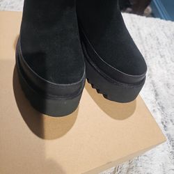 UGGS New LEATHER  Short Black Boots Size 8 250  Keep Warm 