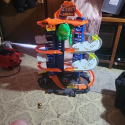 Hotwheels Ultimate T-Rex Garage