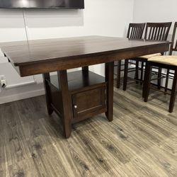 Counter Height Dinner table with 6 Chairs 