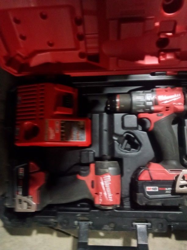Milwaukee Fuel Drill Set With 2 High Output Batteries ,Rotary Hammer Drill And Radio