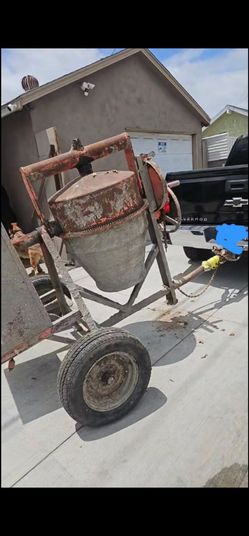 Concrete mixer (electrical)