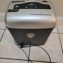 AmazonBasics 12-Page Paper CD Credit Card Cross Cut Shredder