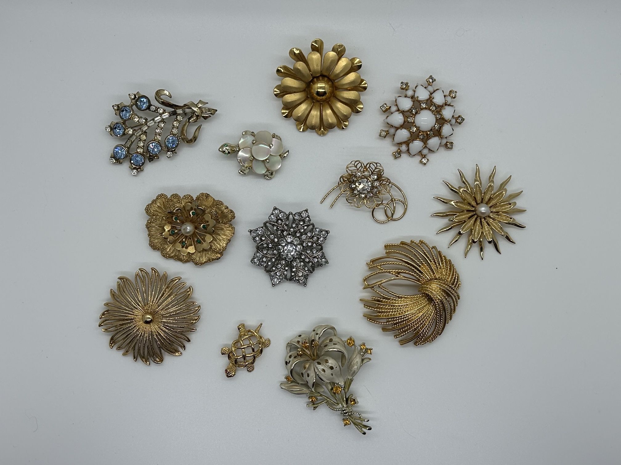 Vintage Brooch Lot