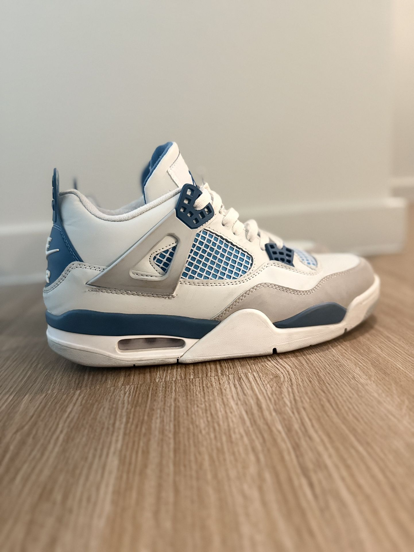 Jordan 4 Retro Military Blue (2024)