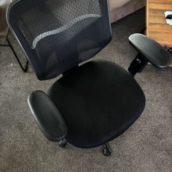 Nice Office Chair (accepting Offers)