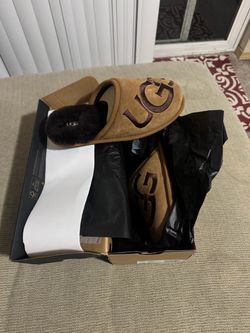 UGG unisex slippers size 7 men’s