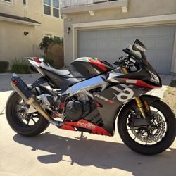 2020 Aprilia RSV4 Factory 1100