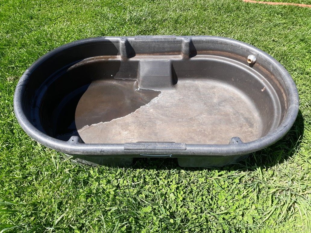 Rubbermaid Stock Tank