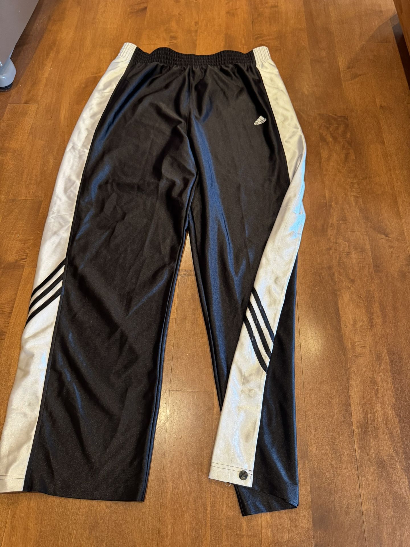 Men’s Adidas Snap Button Side Joggers Size XL Shipping Available