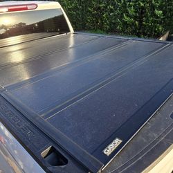 Gator FX Hard Quad-Fold Truck Bed Tonneau Cover |  | Fits 2019 - 2023 Chevy/GMC Silverado/Sierra, works w/ MultiPro/Flex tailgate 6' 7" Bed (79