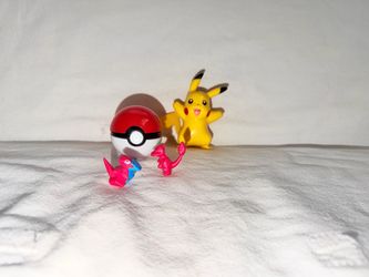 Pokémon Mini Figures and Poké Ball Set