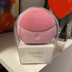 FOREO LUNA MINI 2 FACIAL CLEANSING BRUSH