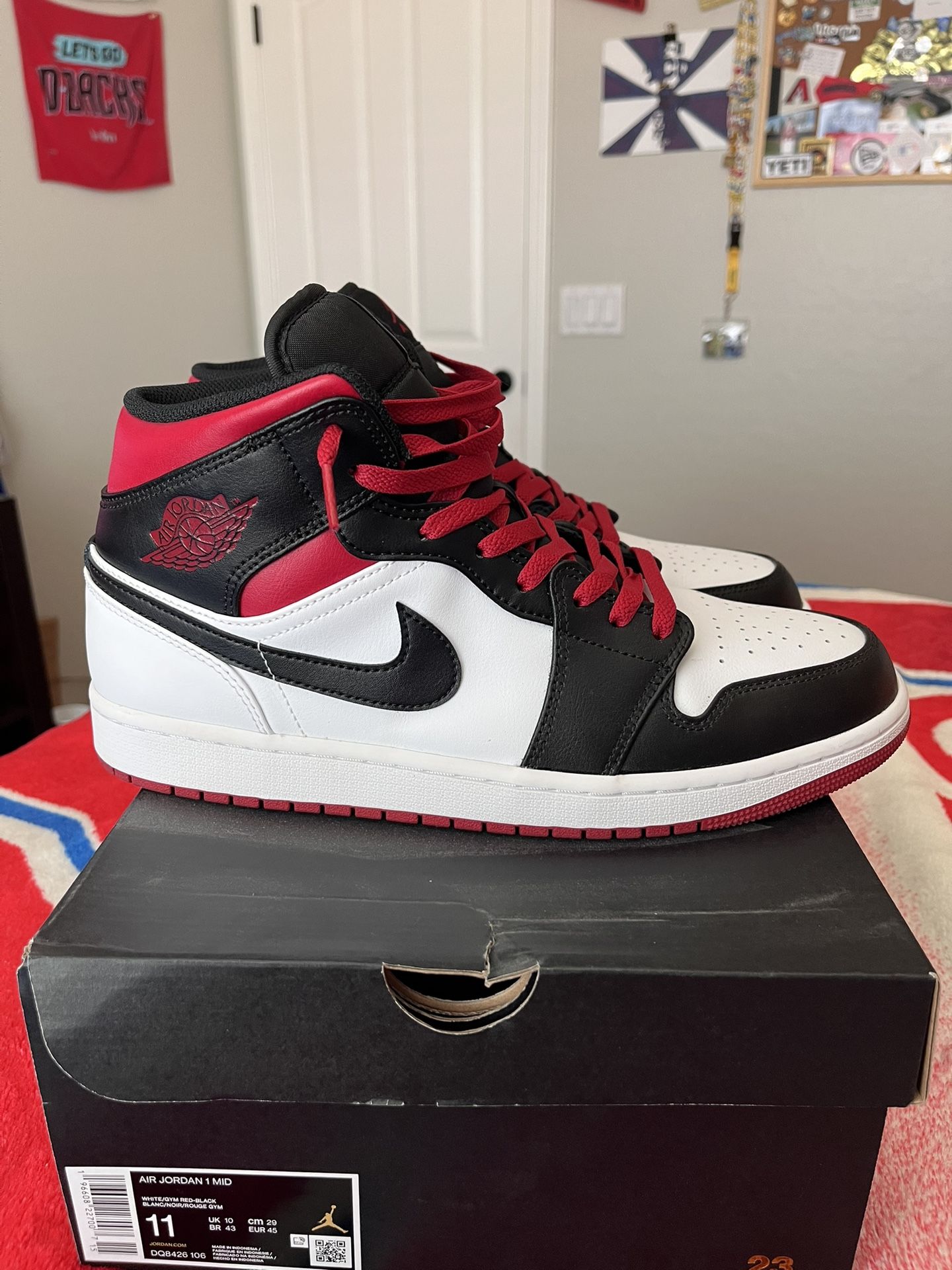 Jordan 1 Mids