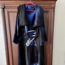 New England Patriots Adult Size Soft Snuggly Fleece/robe By Northwest Like New Condition Located In Weston