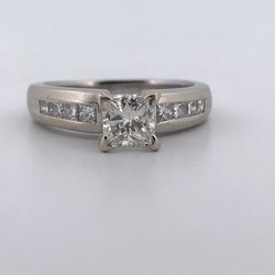 14k white gold diamond ring  size 8.25