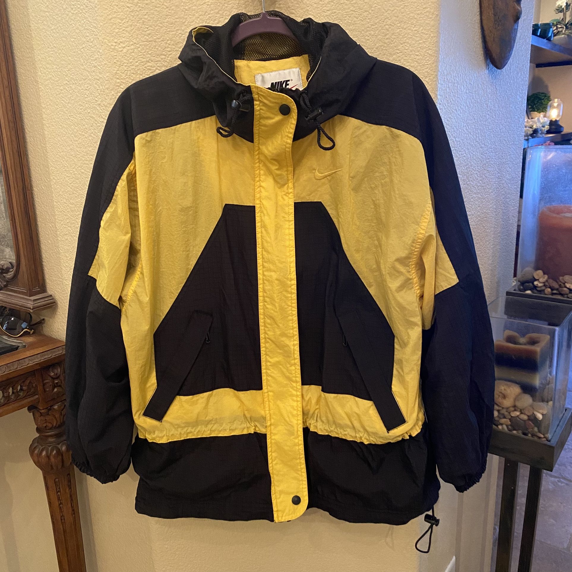 Vintage NIKE Yellow Black Women Hoodie Windbreaker Jacket Size Small