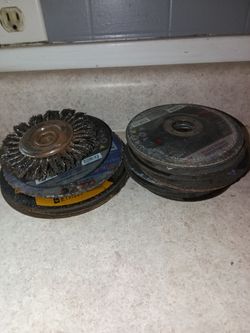 BUNCH OF ANGLE GRINDER BLADES

-ASKING 25 FOR ALL OR BEST OFFER