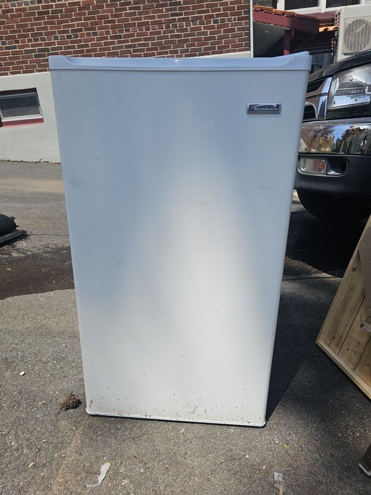 Mini Fridge $40