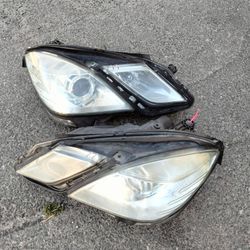 2010-2012 Mercedes E Class Sedan Headlights ( Halogen Bulbs) With Light Bulb And Accessories OEM.