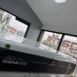 CALIFORNIA KING SIZE TEMPURPEDIC LUXEADAPT (SOFT) MATTRESS & BOX SPRINGS BED SET