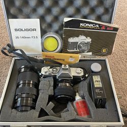 Konica Autoreflex T3 Camera / Soligor lense 35-140mm / automatic bounce electronic strob flash