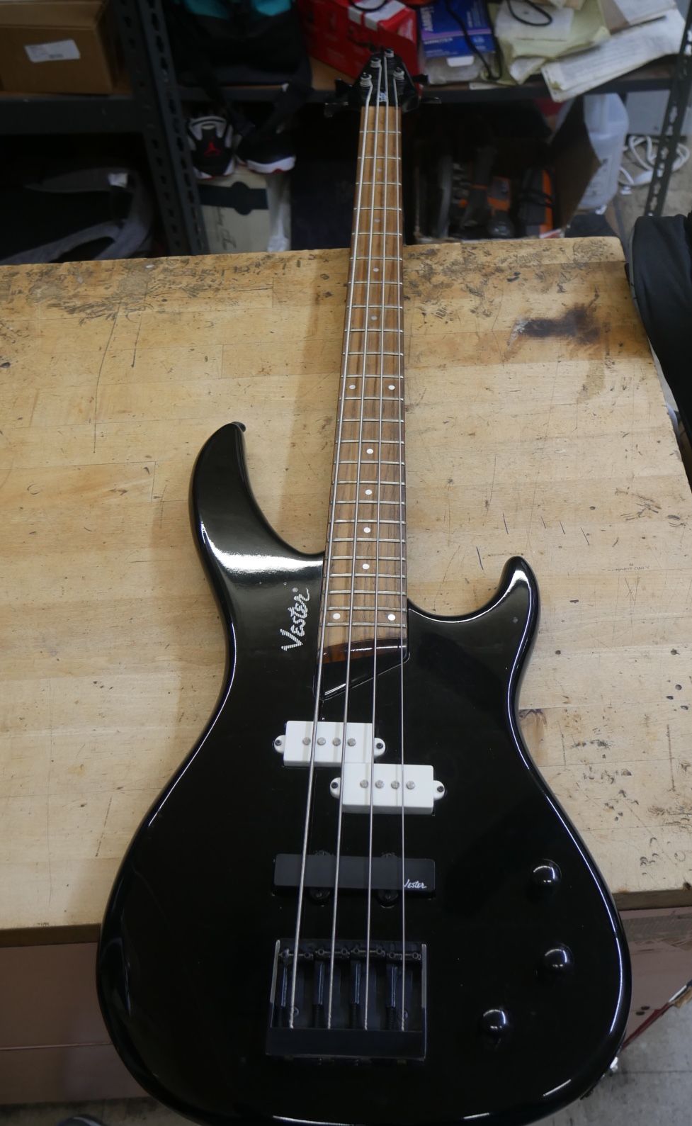 VESTER 4 STRING BASS GUITAR PRE OWNED 873560-4 