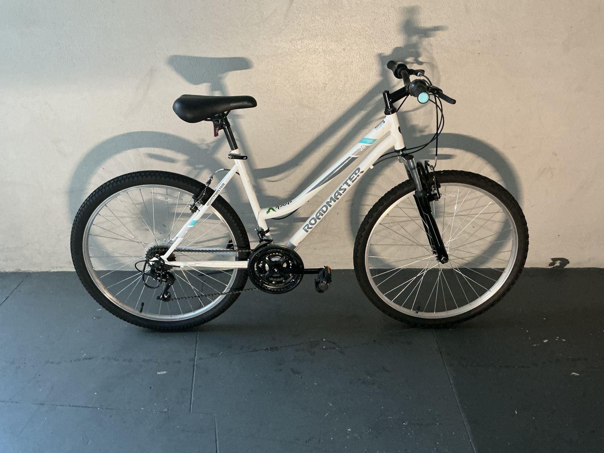 BICYCLE ROADMASTER 18 SPEED SIZE 26 BRAND NEW