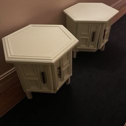 Adorable Vintage Nightstands/side Tables 