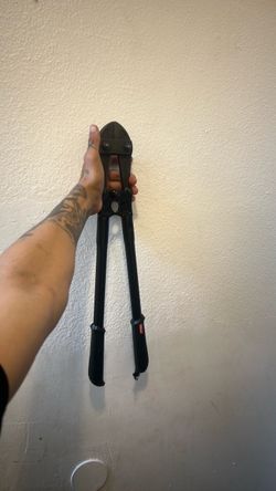 Bolt cutter