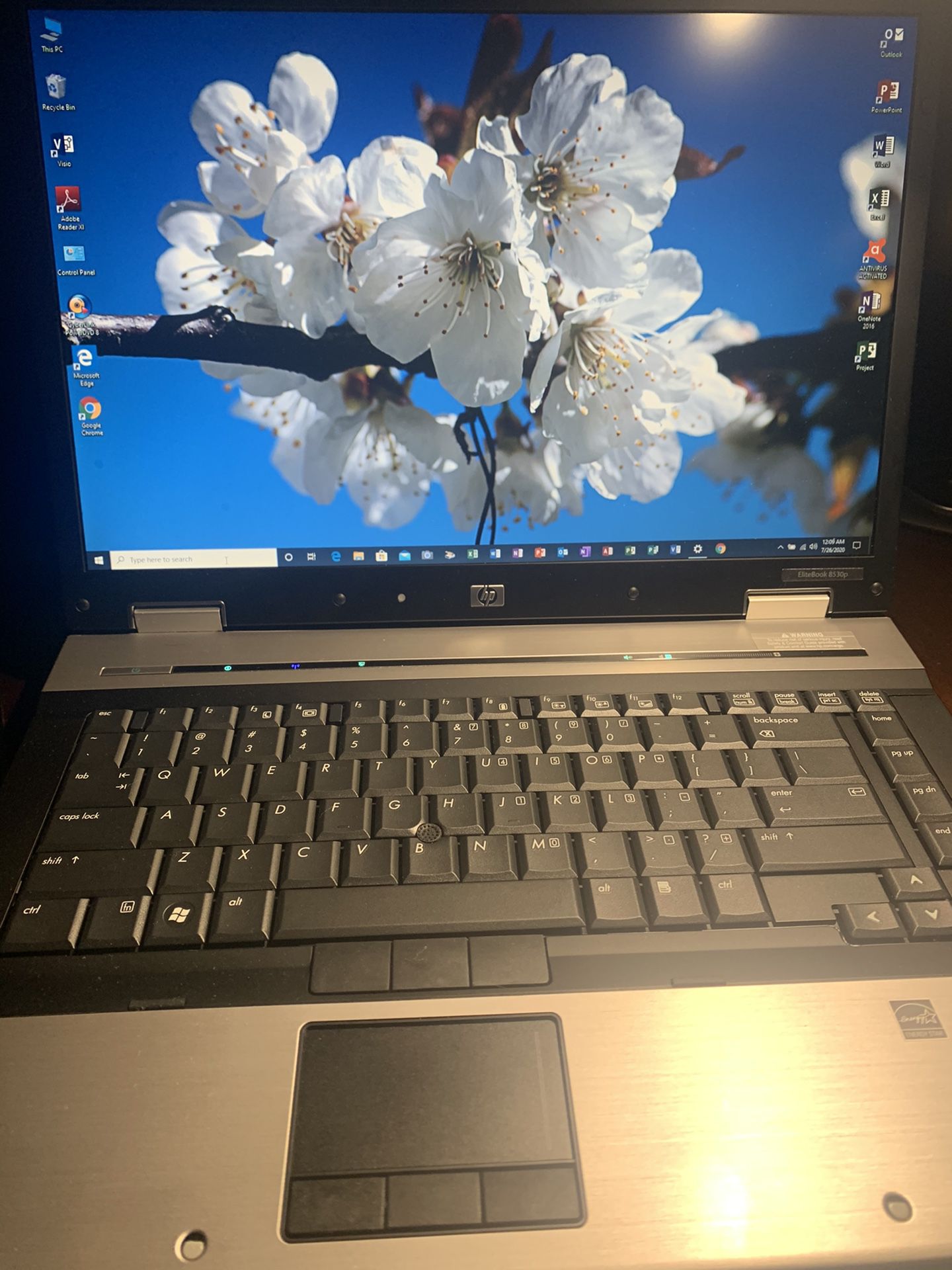 HP ELITEBOOK ...model #8530W...$$$135.00-$$$.....135GB SSD....4.0 RAM ....SUPER CLEAN...READY FOR CLASSES ON LINE OR HOME NO PASSWORD