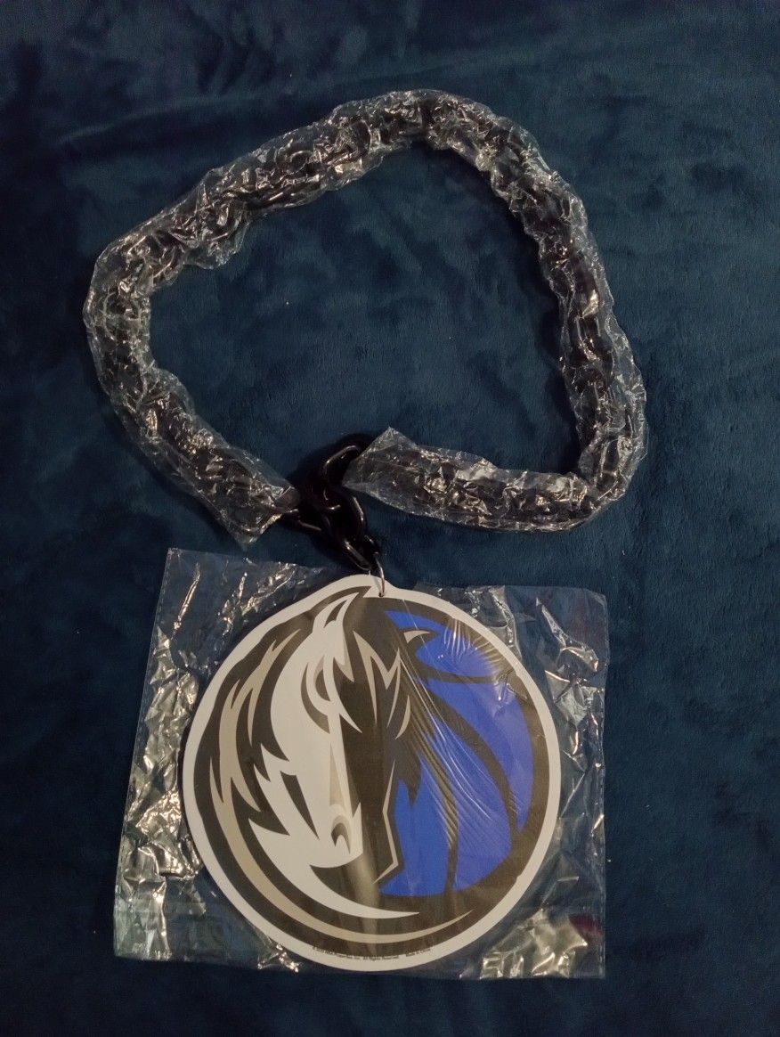 Dallas Mavericks Giant Foam And Plastic Chain Necklace
