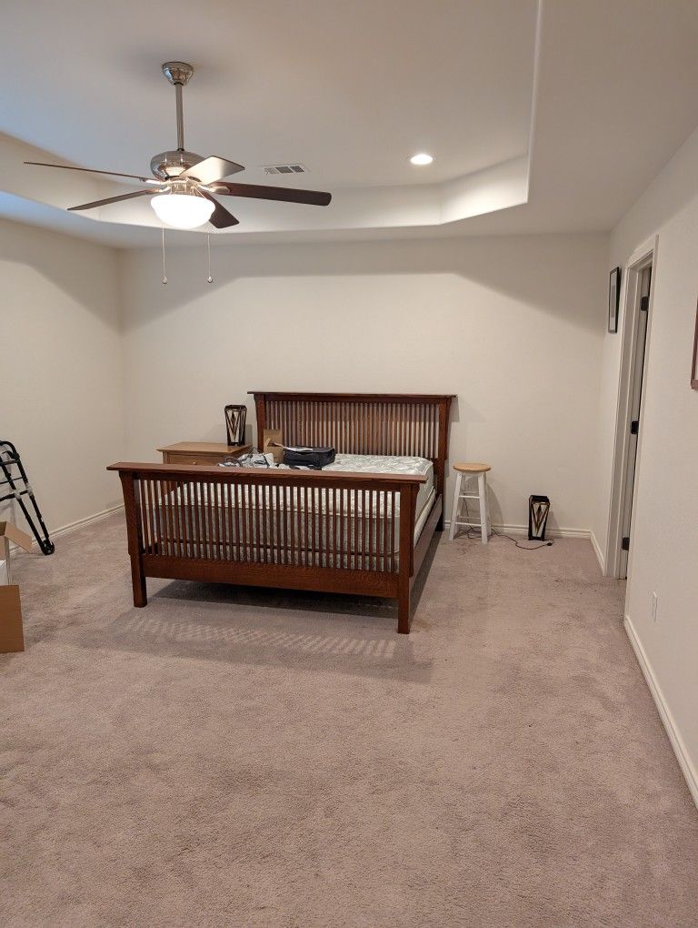 Craftsman Style Quarter Saw Red Oak Queen Bed Frame
