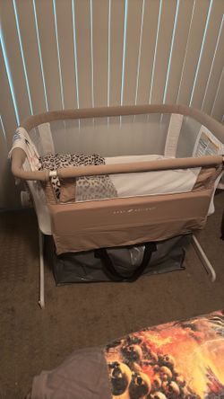 Baby Delight Bedside Bassinet- Excellent Condition