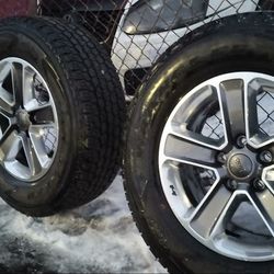 Jeep Wrangler Sahara Cherokee Laredo polished aluminum and gun metal wheels with 255-70-18 tires